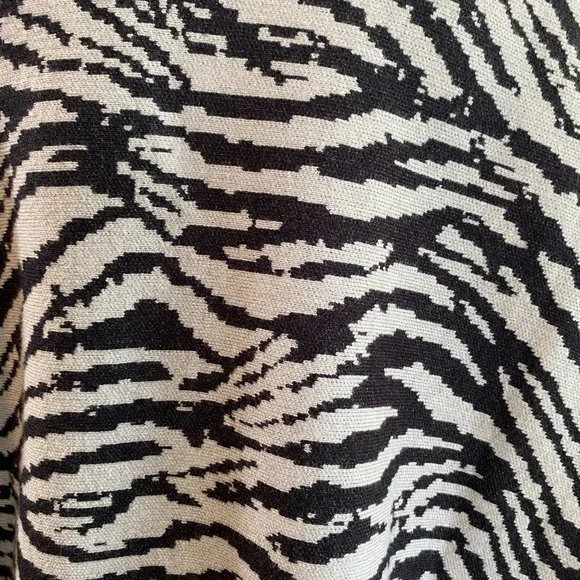 Christian Siriano NY Exotic Print Fringed Poncho Jacket NWOT Women's Size S / M - Picture 9 of 12